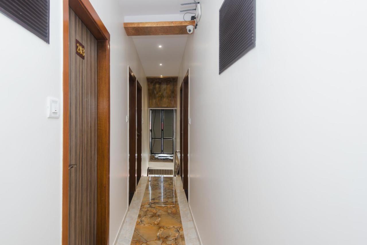 Oyo 14056 Golden Arch Hotel Mumbai Bagian luar foto