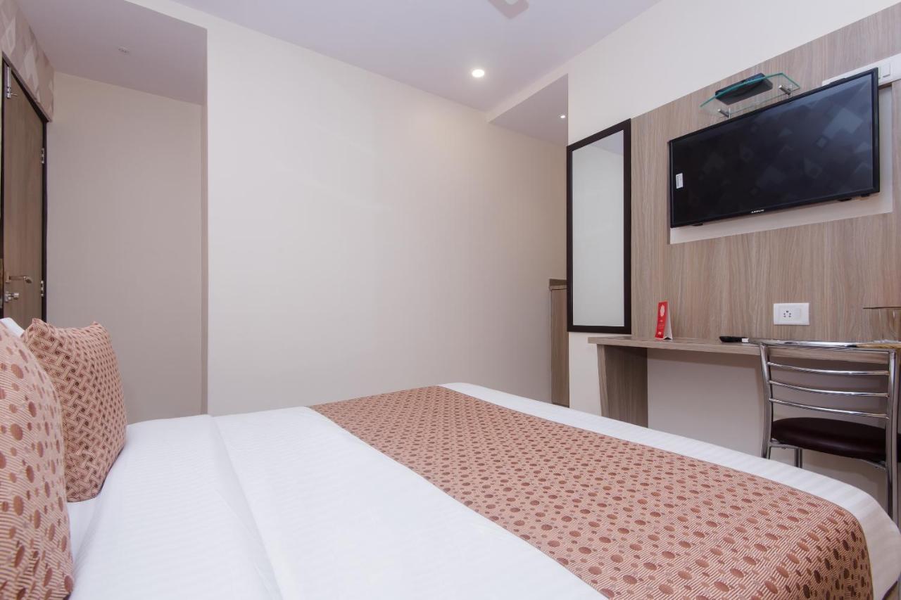 Oyo 14056 Golden Arch Hotel Mumbai Bagian luar foto